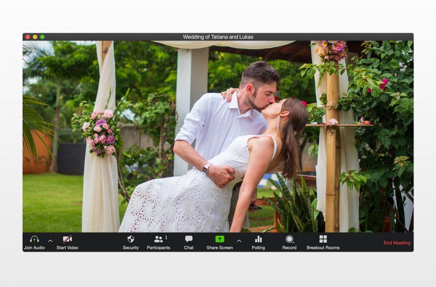  «Нам кричали „Горько“ по Zoom»: история пары, которая сыграла онлайн-свадьбу